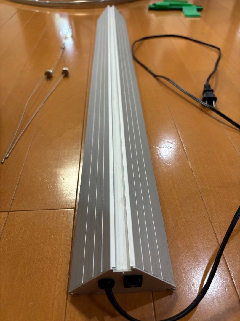 アクロ　TRIANGLE LED GROW 900 中古