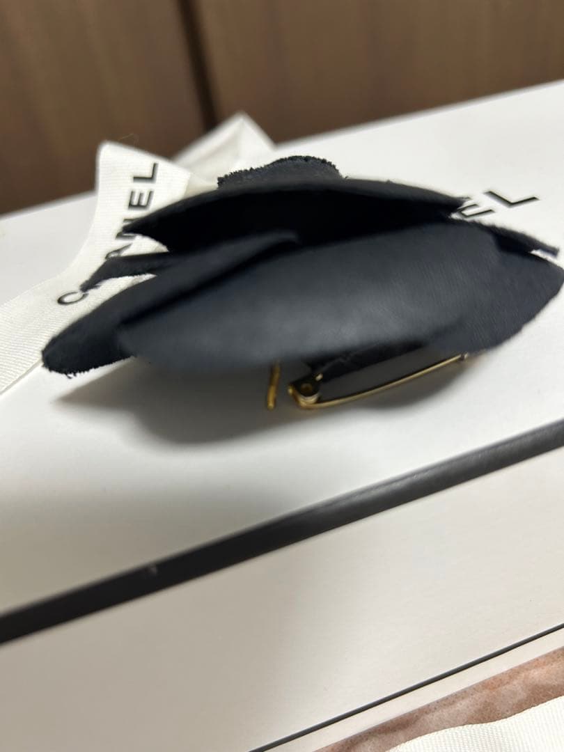CHANEL シルク素材カメリアコサージュ刻印あり