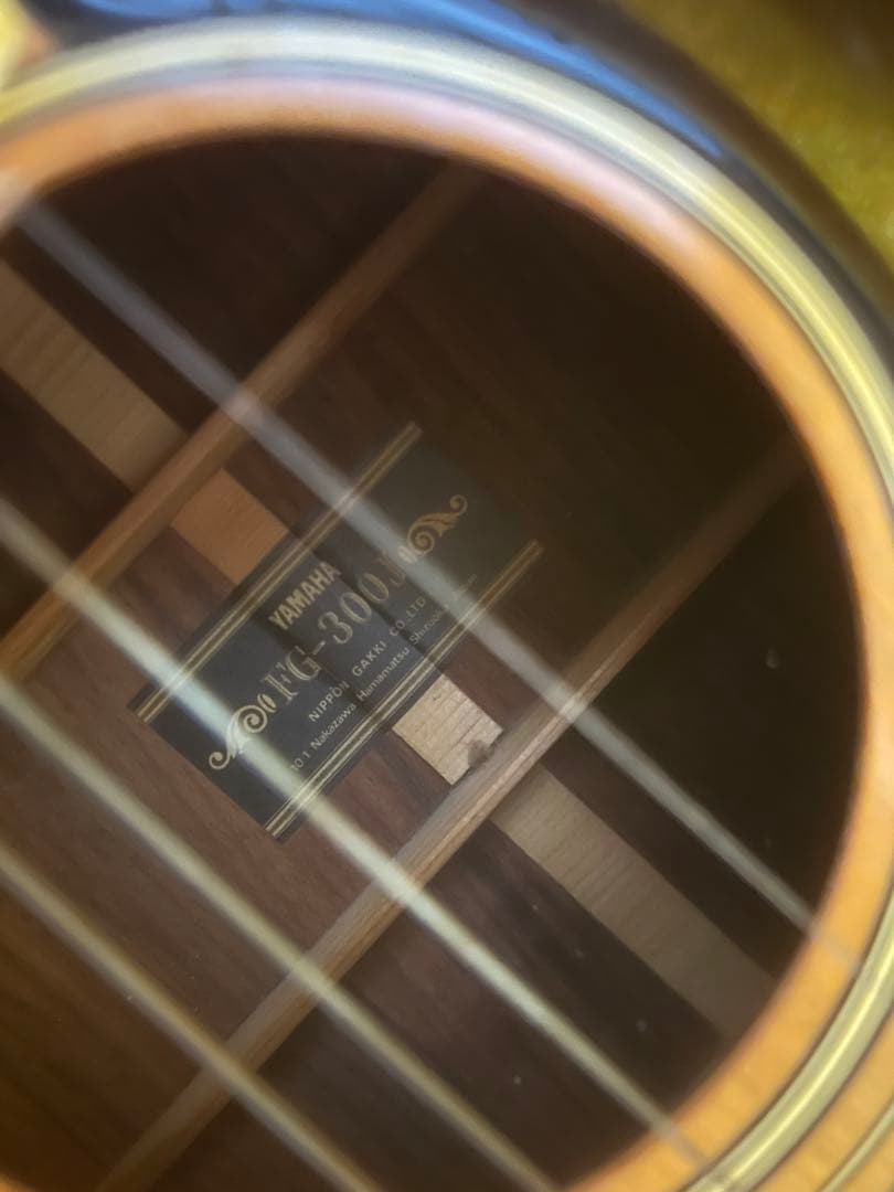 ヤマハ　ＦＧ３００J 　１９７４年　黒ラベル 　ケース付