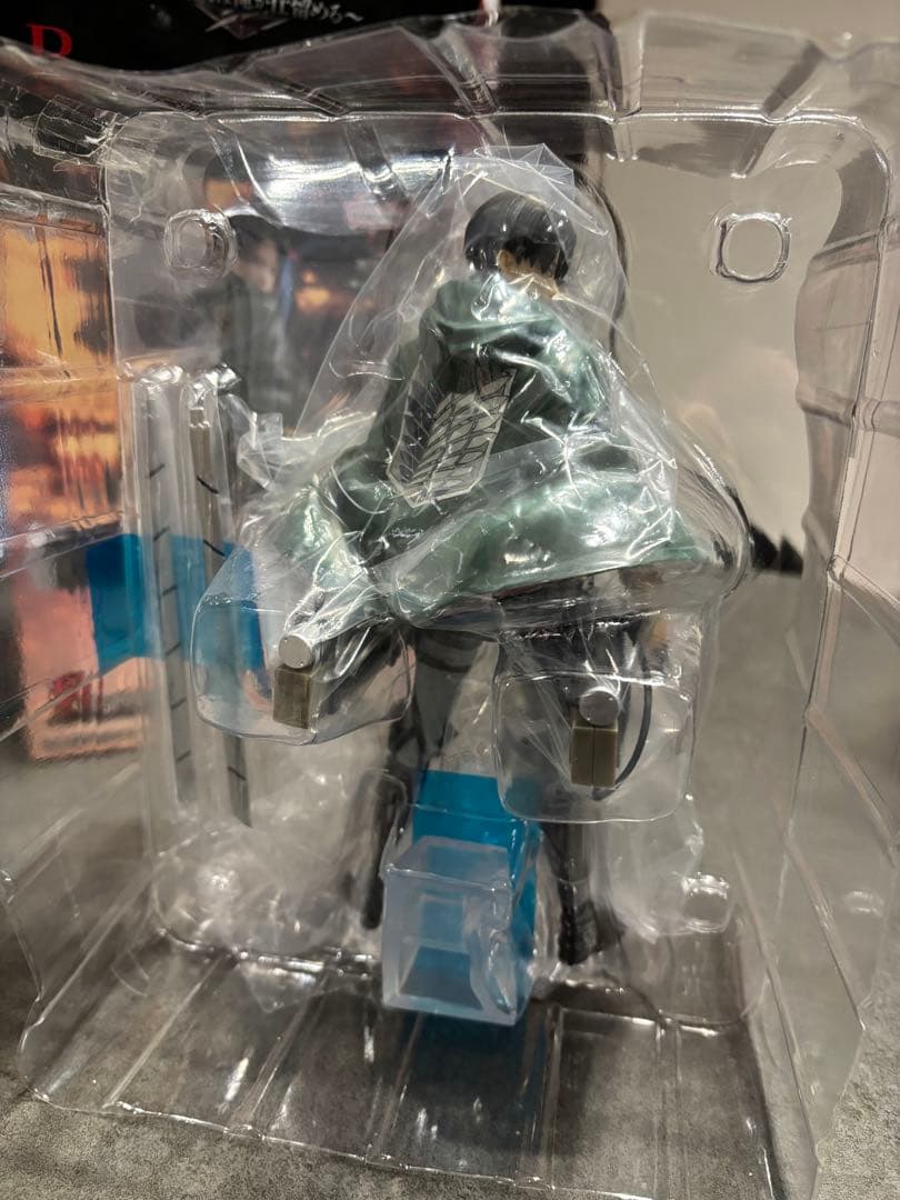 ク*ー様 進撃の巨人 一番くじ A賞獣の巨人 B賞リヴァイ ラストワン賞超大型巨