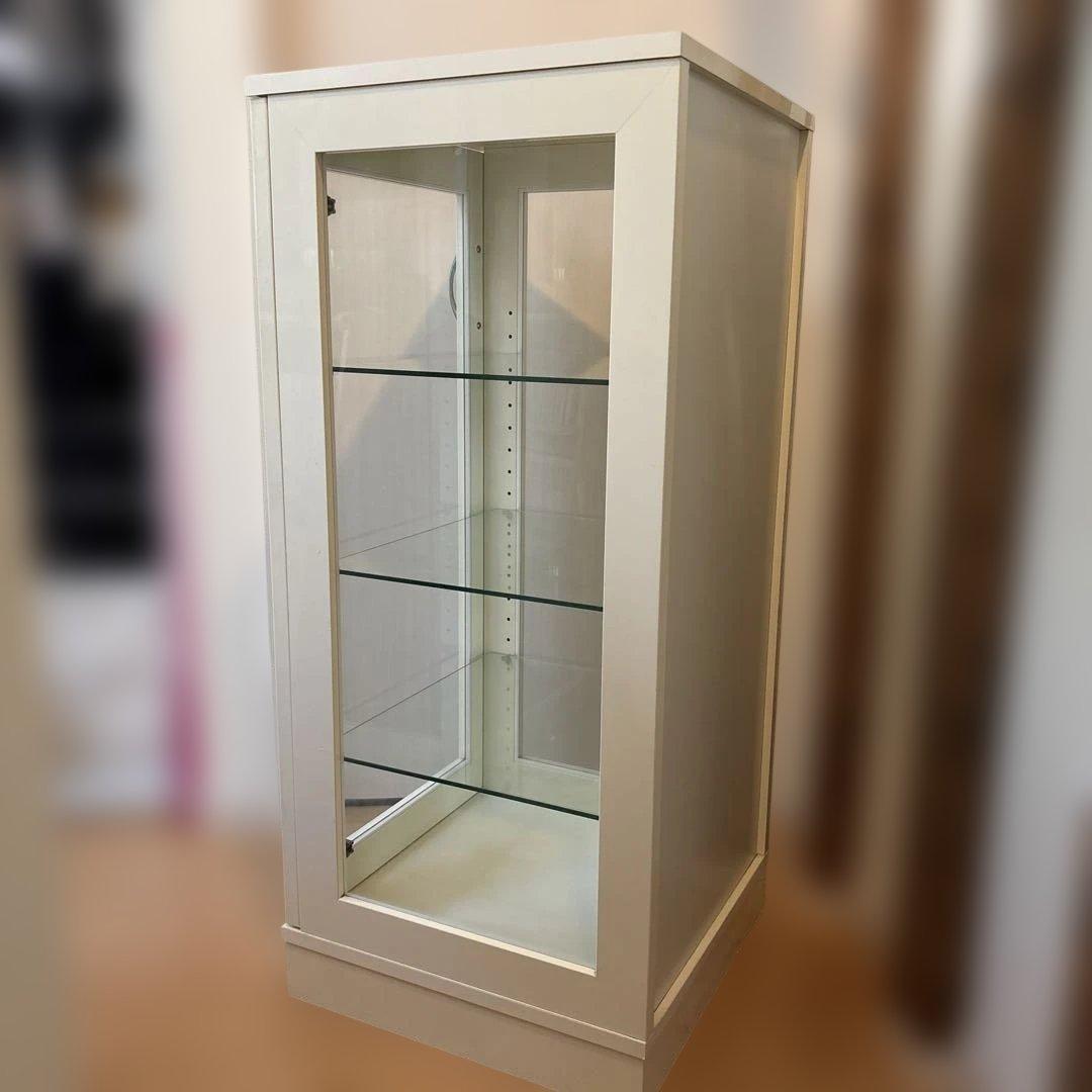 ホワイト ガラスディスプレイ　コレクションケース 4段　高さ調整可能　棚