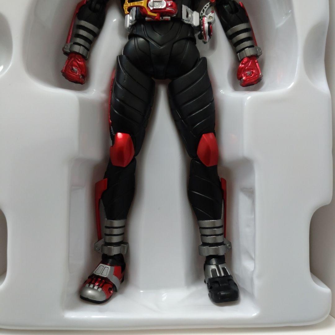 S.H.Figuarts 真骨彫製法 仮面ライダーカブトハイパーフォーム