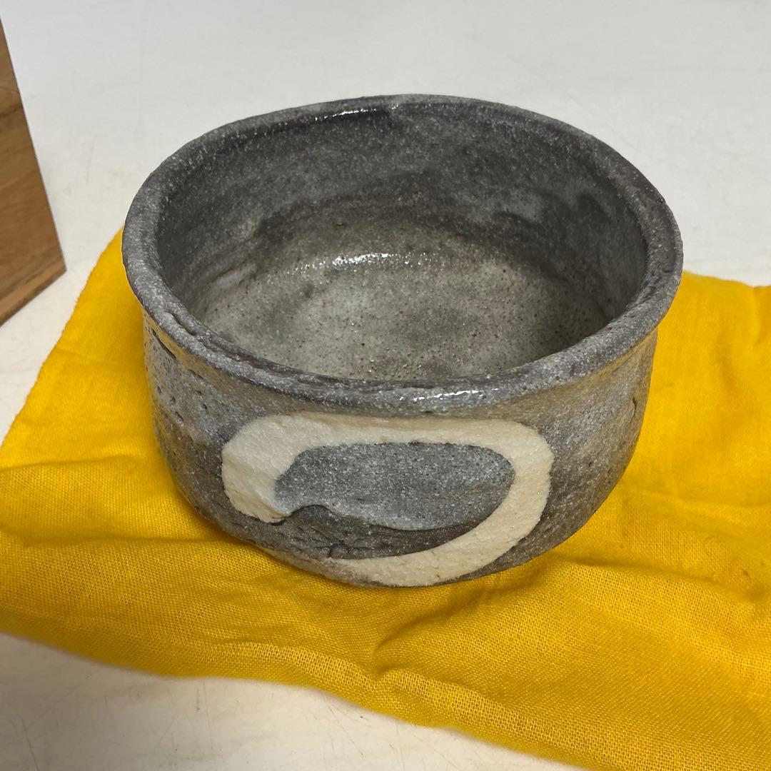 茶道具　刻印　落款　陶器製茶碗 グレーと白の模様 木箱付き