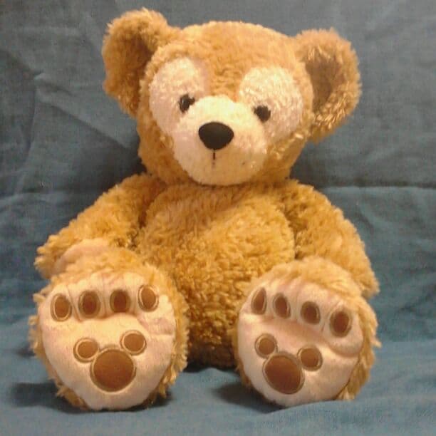 ダッフィー　白タグビーズ　青文字