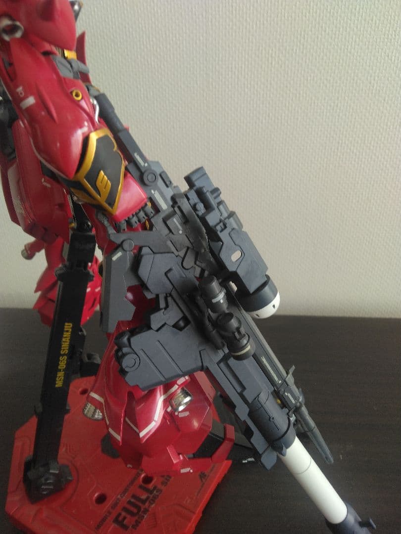 ガンプラ　MG シナンジュ 全塗装完成品　バズーカ　専用台座付