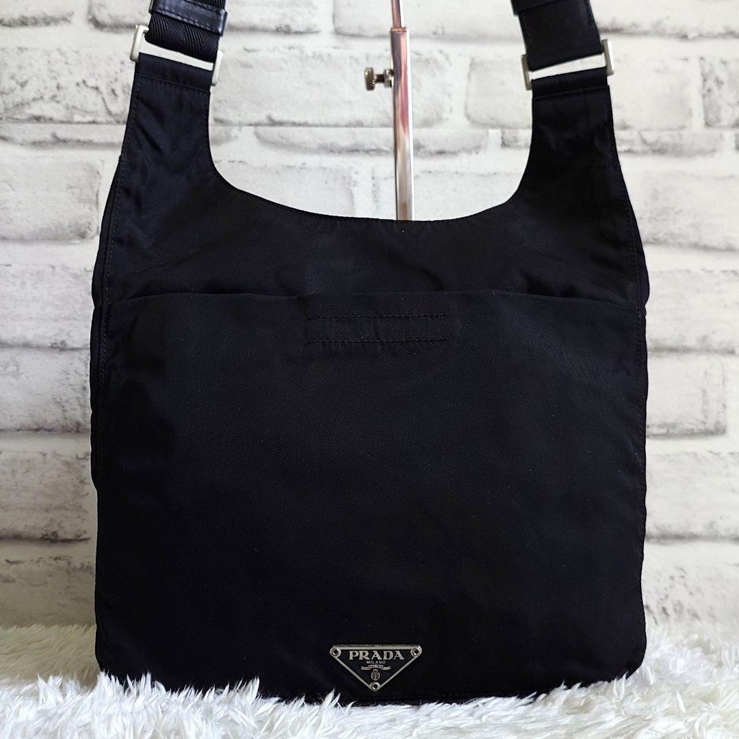 プラダ ショルダーバッグ 三角ロゴ サコッシュ ブラック 肩掛け ナイロン
