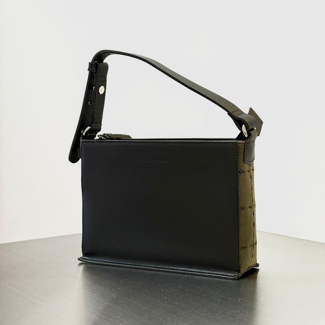 Burberry ブラックレザーハンドバッグ