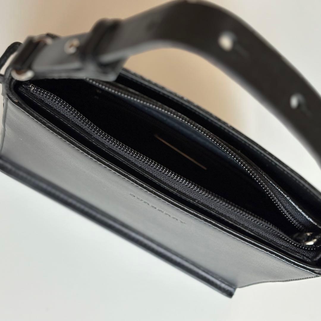 Burberry ブラックレザーハンドバッグ