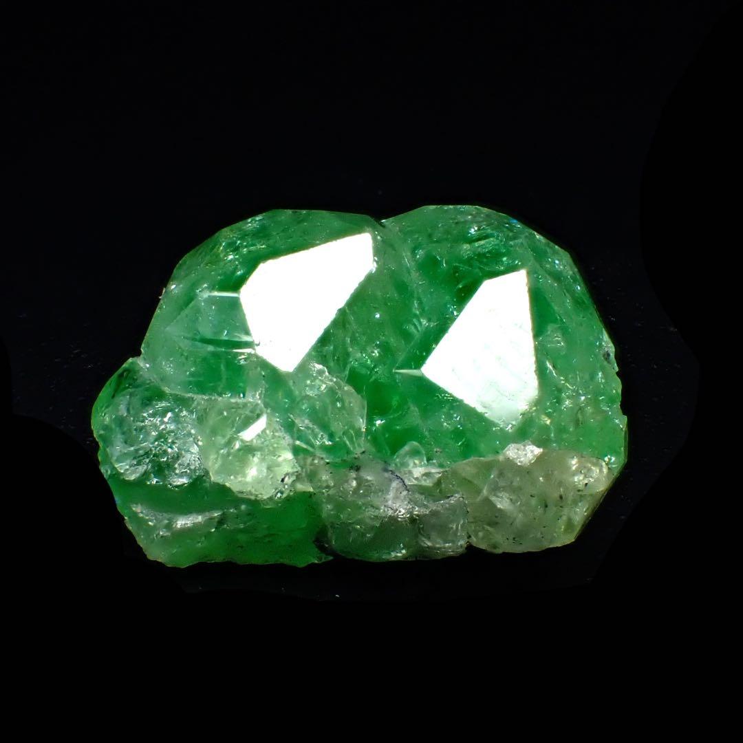 【タンザニア産】グロッシュラーガーネット(ツァボライト)