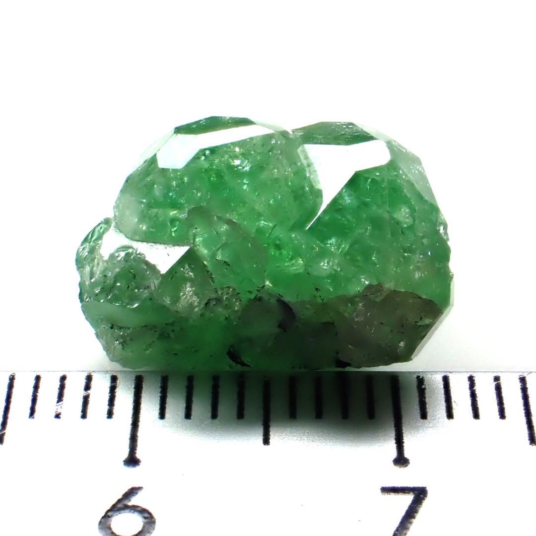 【タンザニア産】グロッシュラーガーネット(ツァボライト)