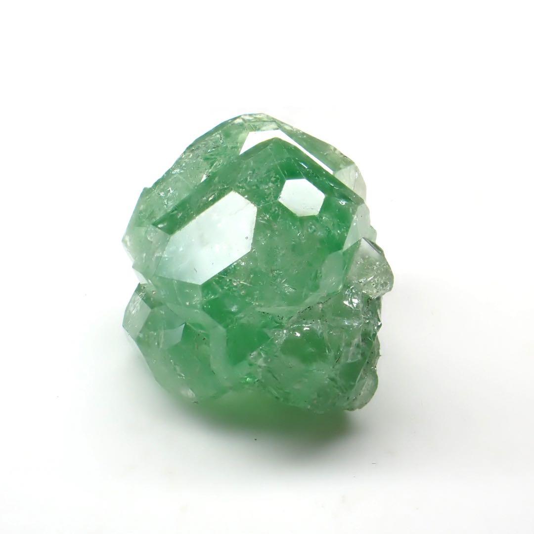 【タンザニア産】グロッシュラーガーネット(ツァボライト)