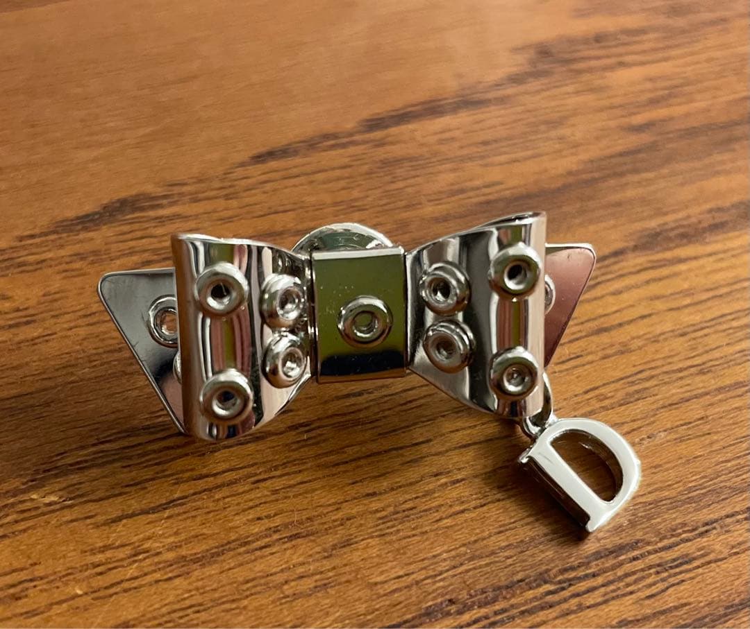 Dior リボン型ブローチ メタル製