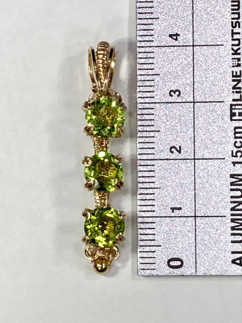 ペリドット　トリロジー　ペンダントトップ　ワイヤージュエリー