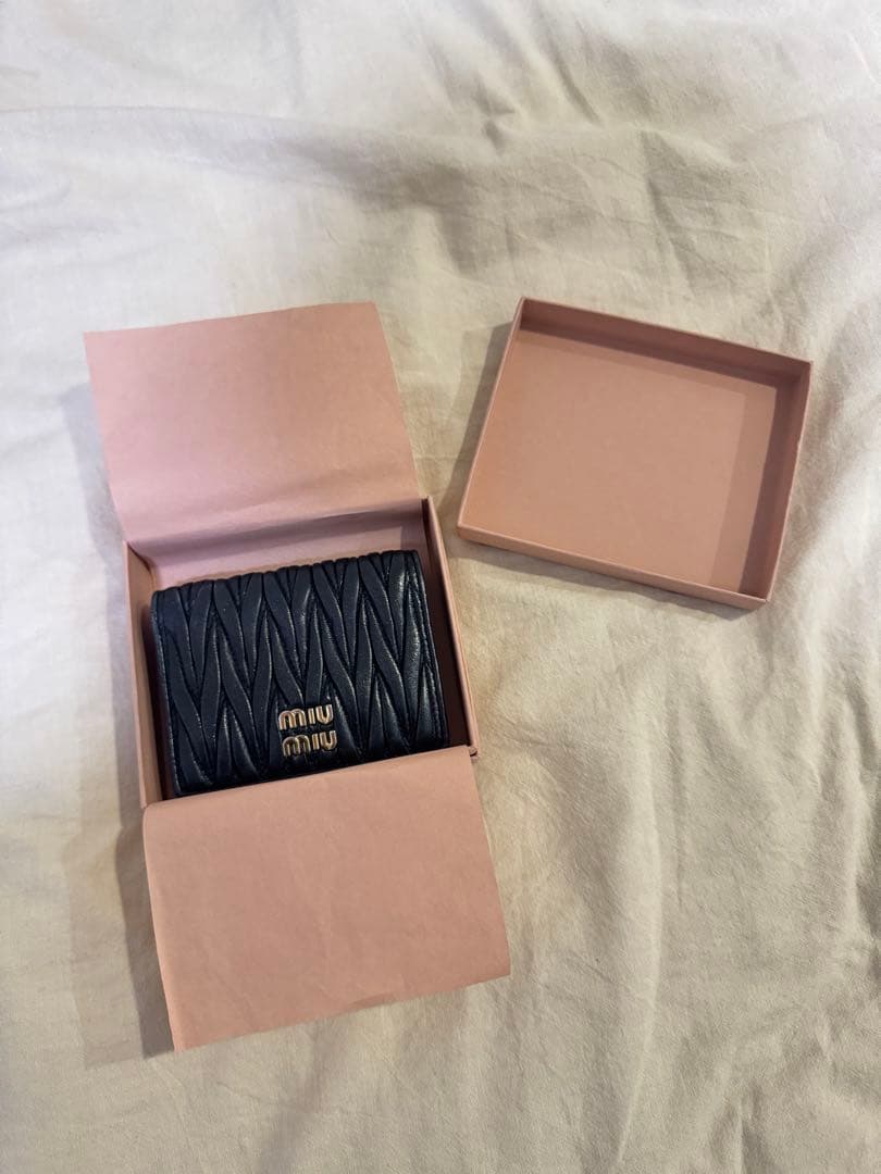 MIU MIU マテラッセ ブラック 二つ折り財布