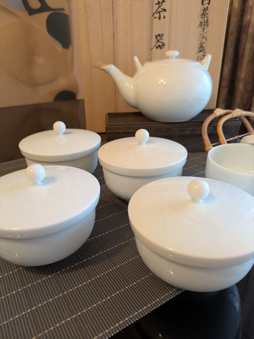 【希少・未使用】人間国宝作品　井上萬二 白磁 蓋付湯呑5客＋急須　 しおり共箱付