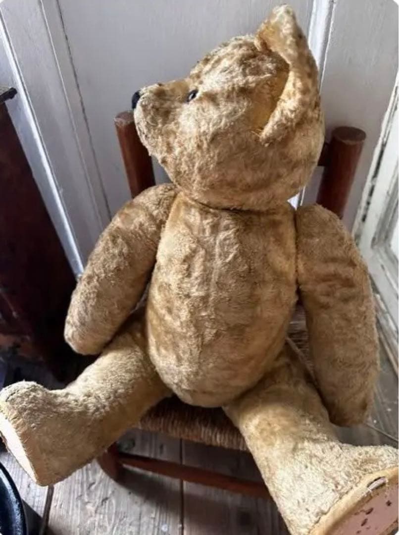 アンティーク つぶらな瞳の可愛いエプロンをつけた ベアーちゃん