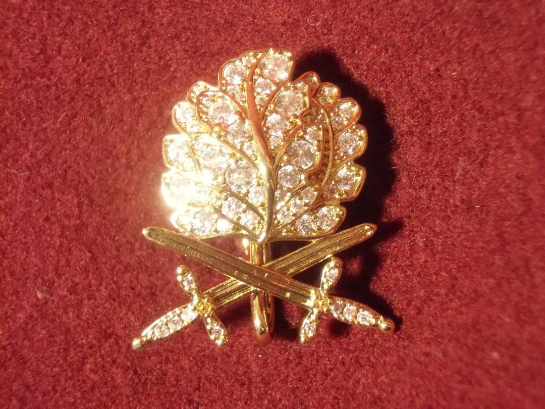 ⊞ドイツ軍の勲章/徽章＊騎士鉄十字勲章＊リボンループ金色（ＣＯＰＹ/複製品）