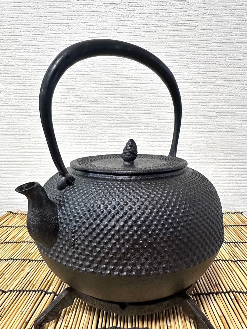 未使用、保管品　南部長文堂 二代目 長谷川文雄造　鬼アラレ　南部鉄瓶　南部鉄器