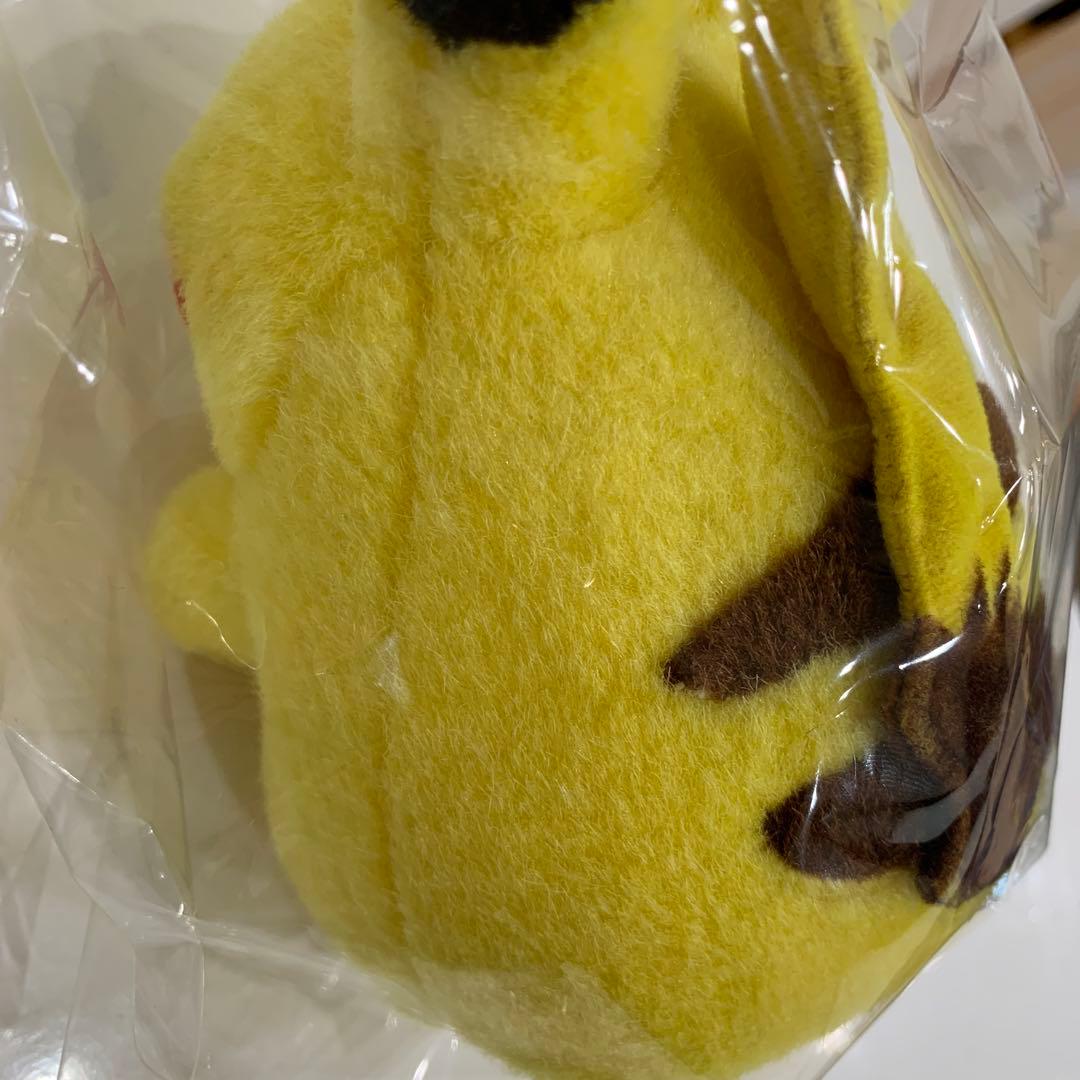 ピカチュウ　ぬいぐるみ　タカラトミー　TOMY