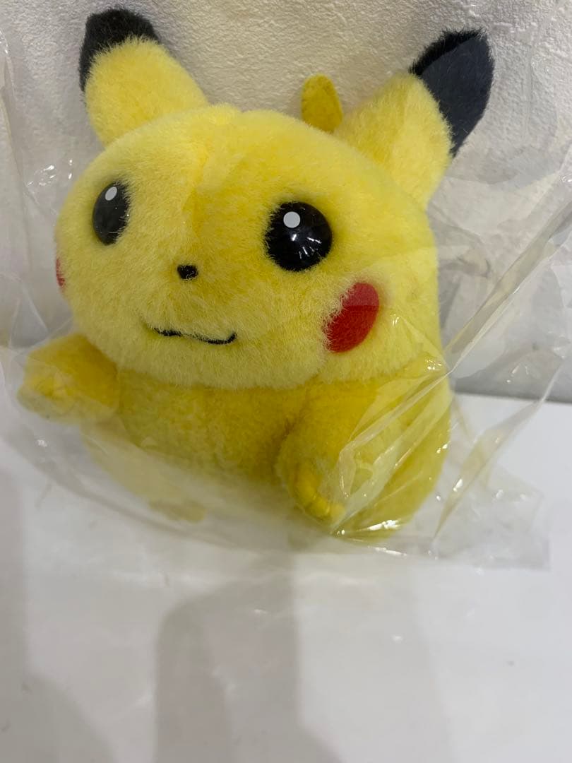ピカチュウ　ぬいぐるみ　タカラトミー　TOMY