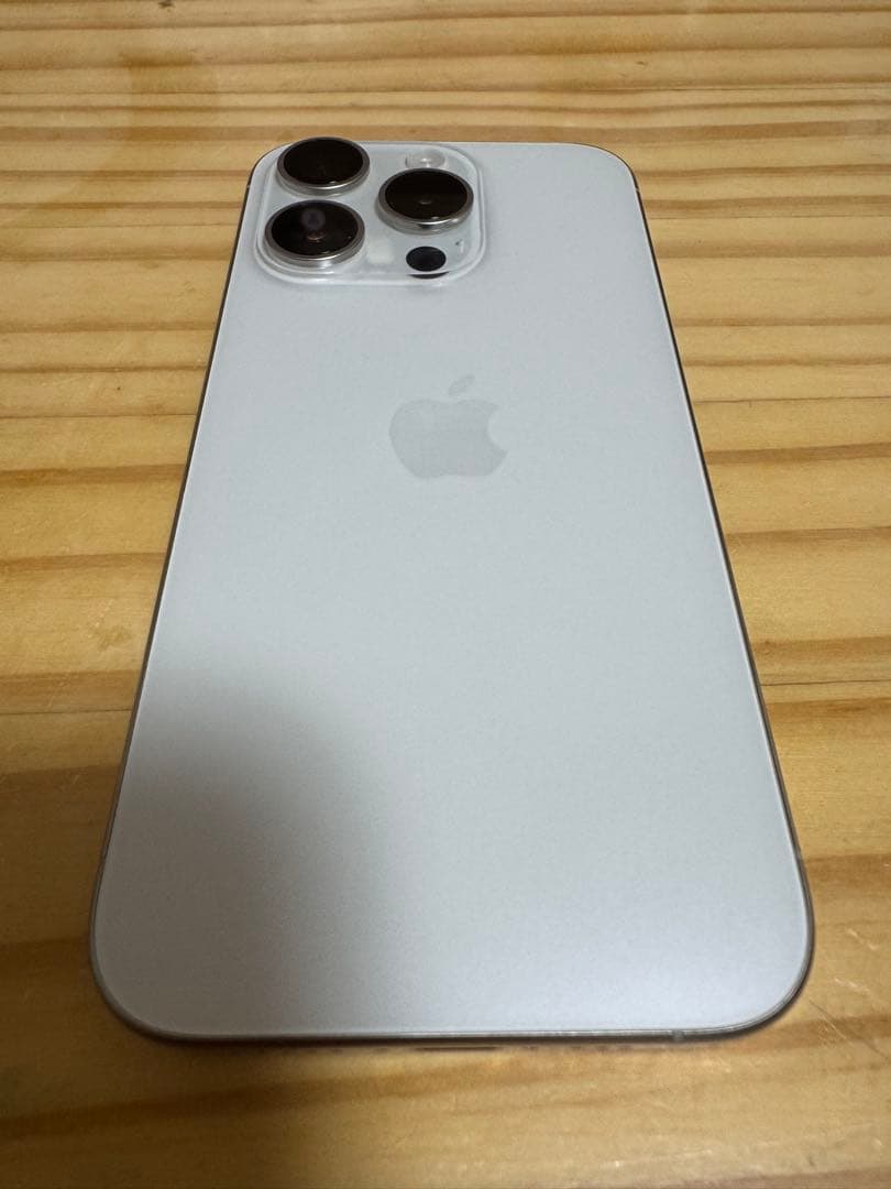 Apple iPhone 15 Pro ホワイトチタニウム 256GB