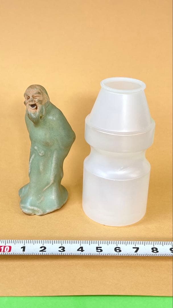 高士像　青緑色 陶器製 笑顔の老人像 高さ約8㎝