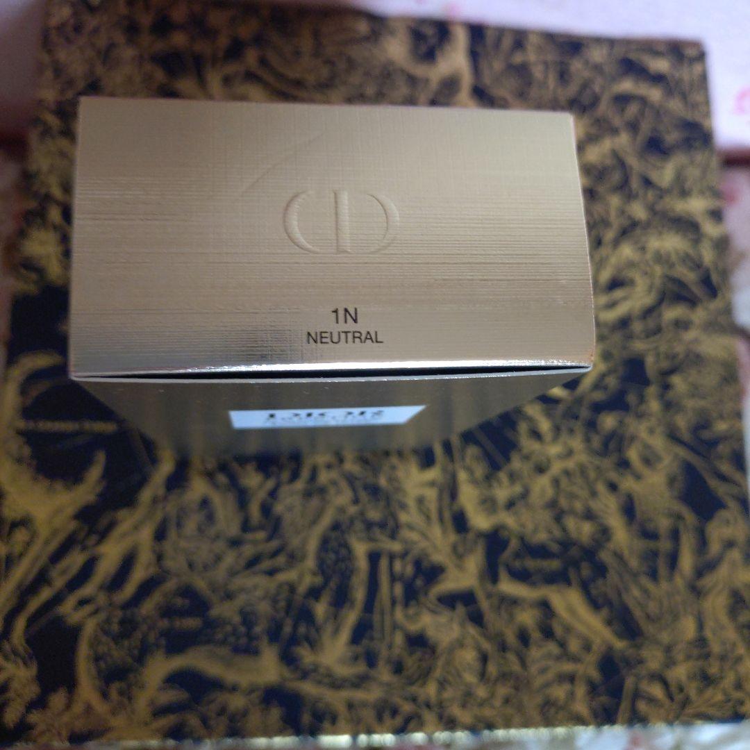 Dior プレステージ マイクロ フルイド タン　1Nニュートラル