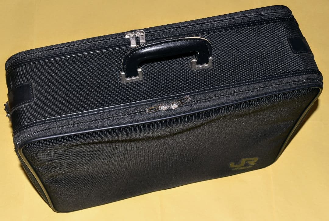 2025年現在　JR東日本　1都4県の支社・新幹線運輸区にて使用中　車掌乗務員鞄