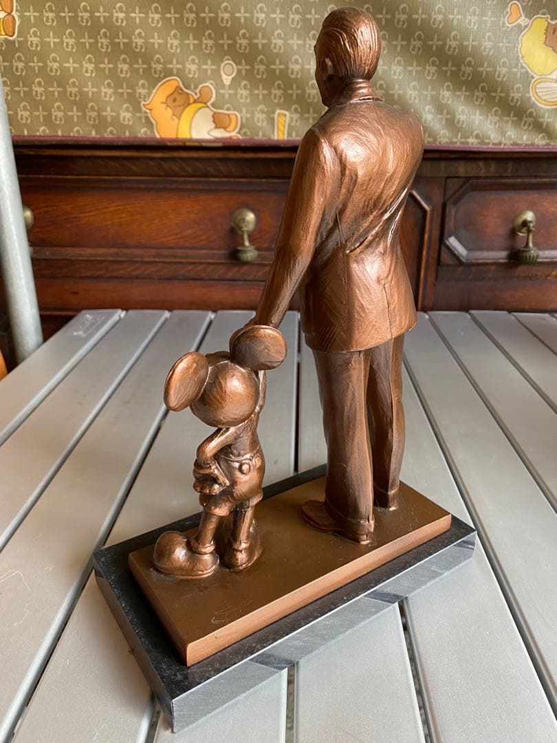 東京ディズニーランド　ウォルト・ディズニーパートナーズ像　ブロンズ像