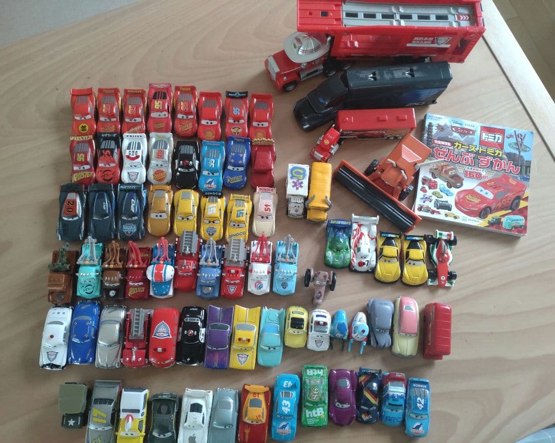 カーズ　トミカ　図鑑　まとめ売り　70台以上　レア、廃盤あり