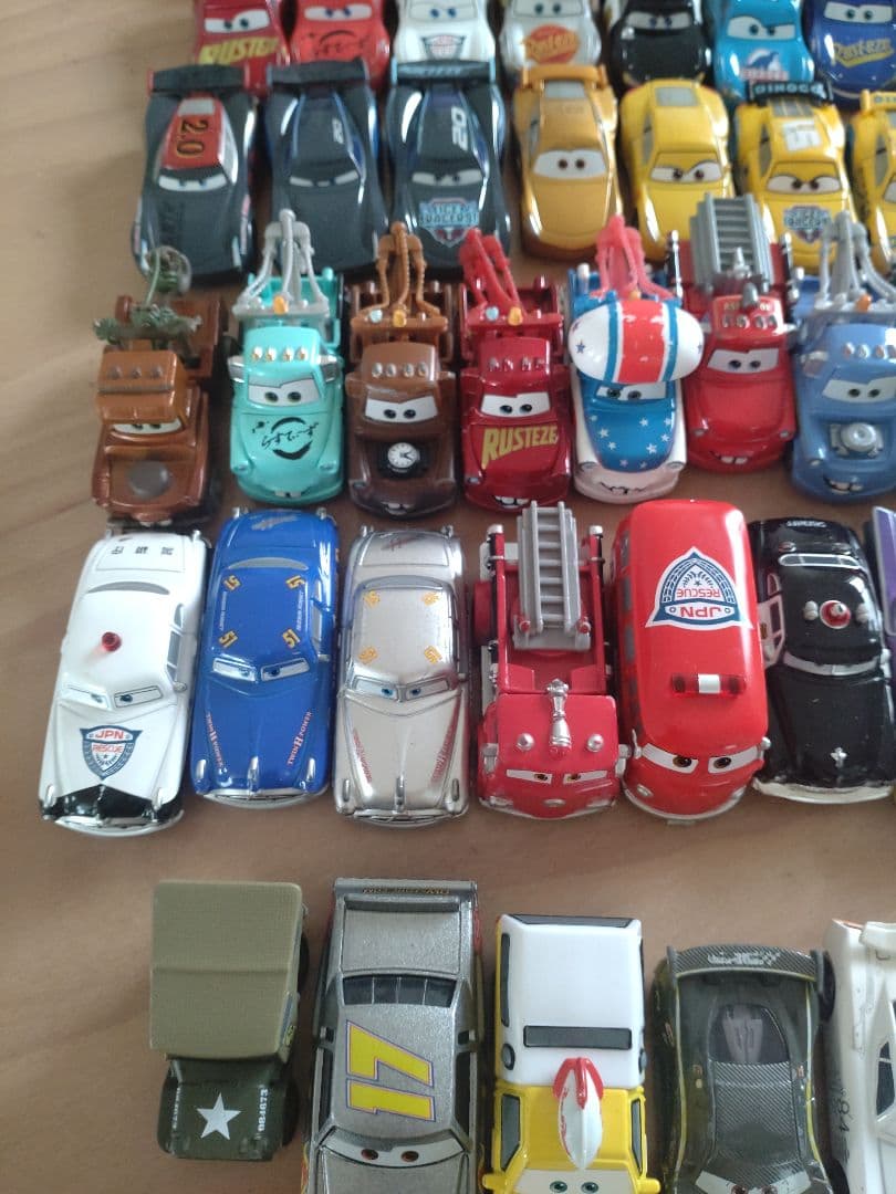 カーズ　トミカ　図鑑　まとめ売り　70台以上　レア、廃盤あり