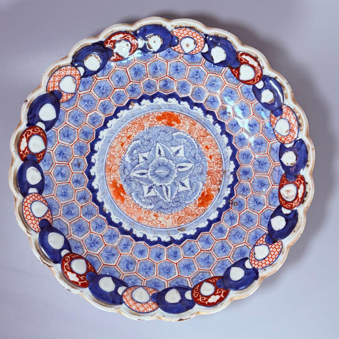 古伊万里　大明成化年製　極細密技巧　亀甲文　直径35.5㎝　赤絵　納め箱付