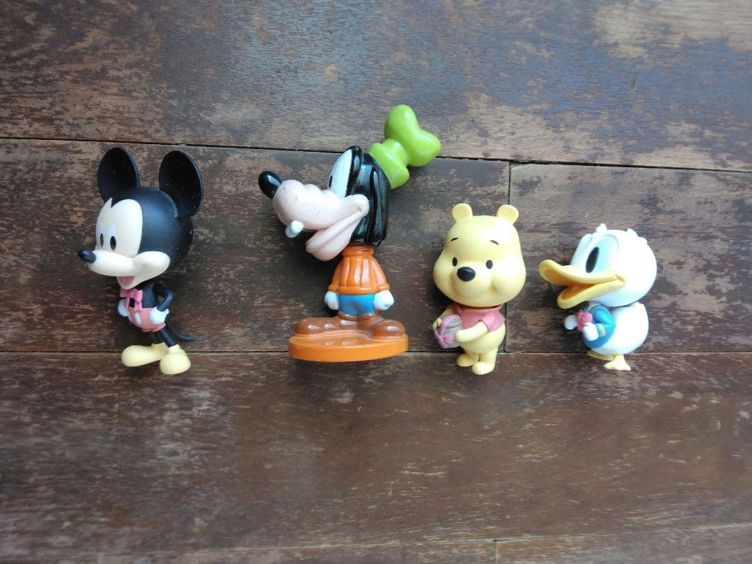 ディズニー　四点　ミッキー　プーさん　ドナルド　グーフィー
