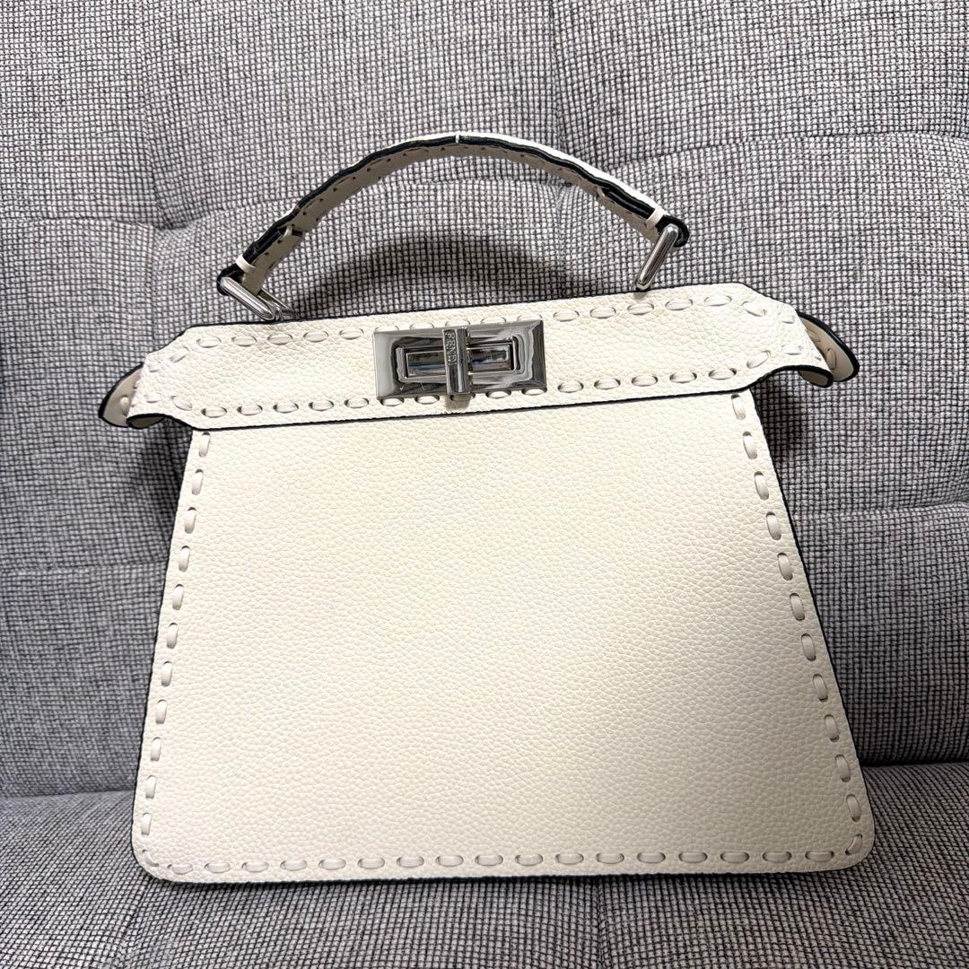 ハ*ん様 タイムsaleホワイト　レザー　ハンドバッグ　ピーカブー　売り切り