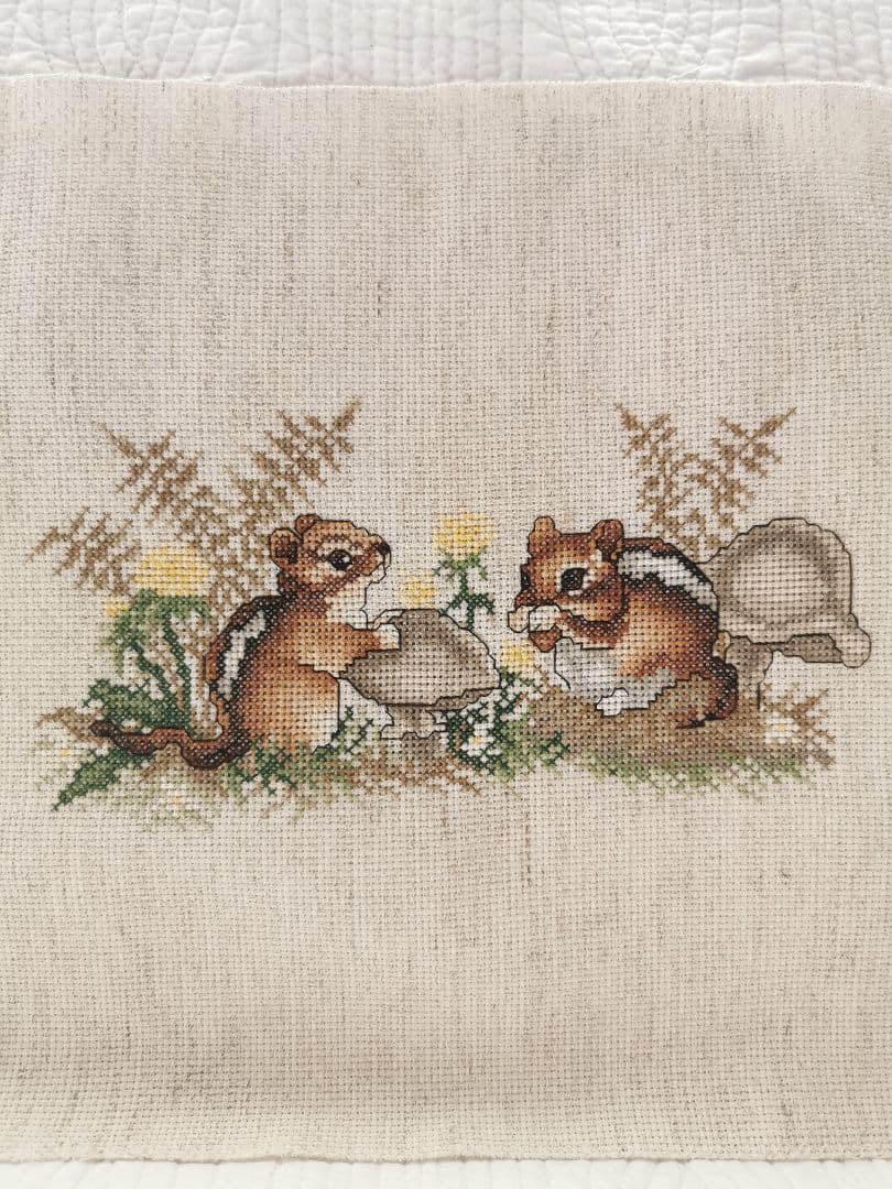 アンティークニードルクロスポイント草原のシマリス麻クロス 蒲公英ドングリ茸リネン