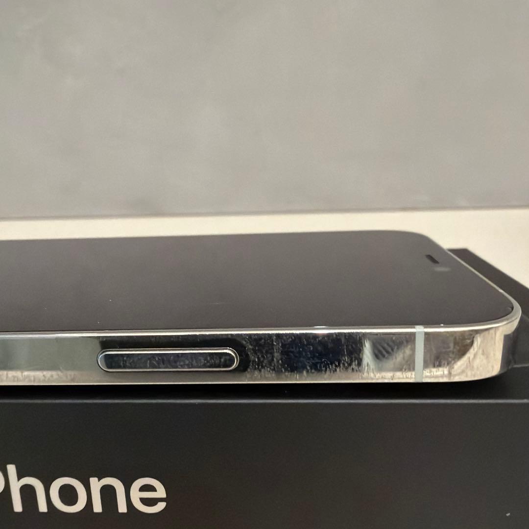 iPhone12 Pro本体シルバー