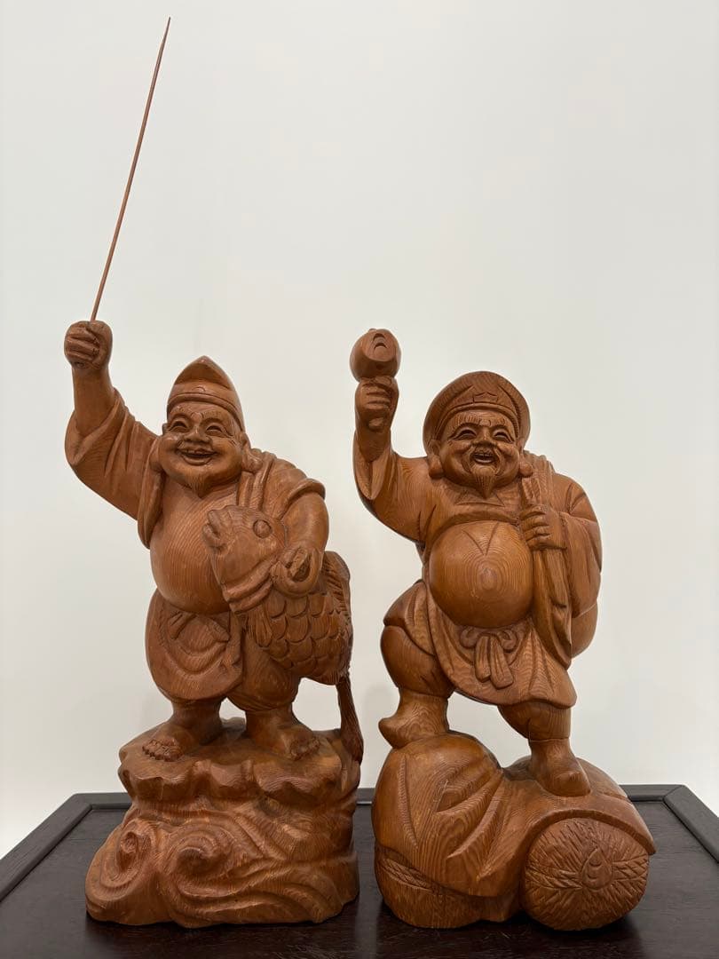 恵比寿様　大黒様　木製、伝統的な工芸品　二体セット