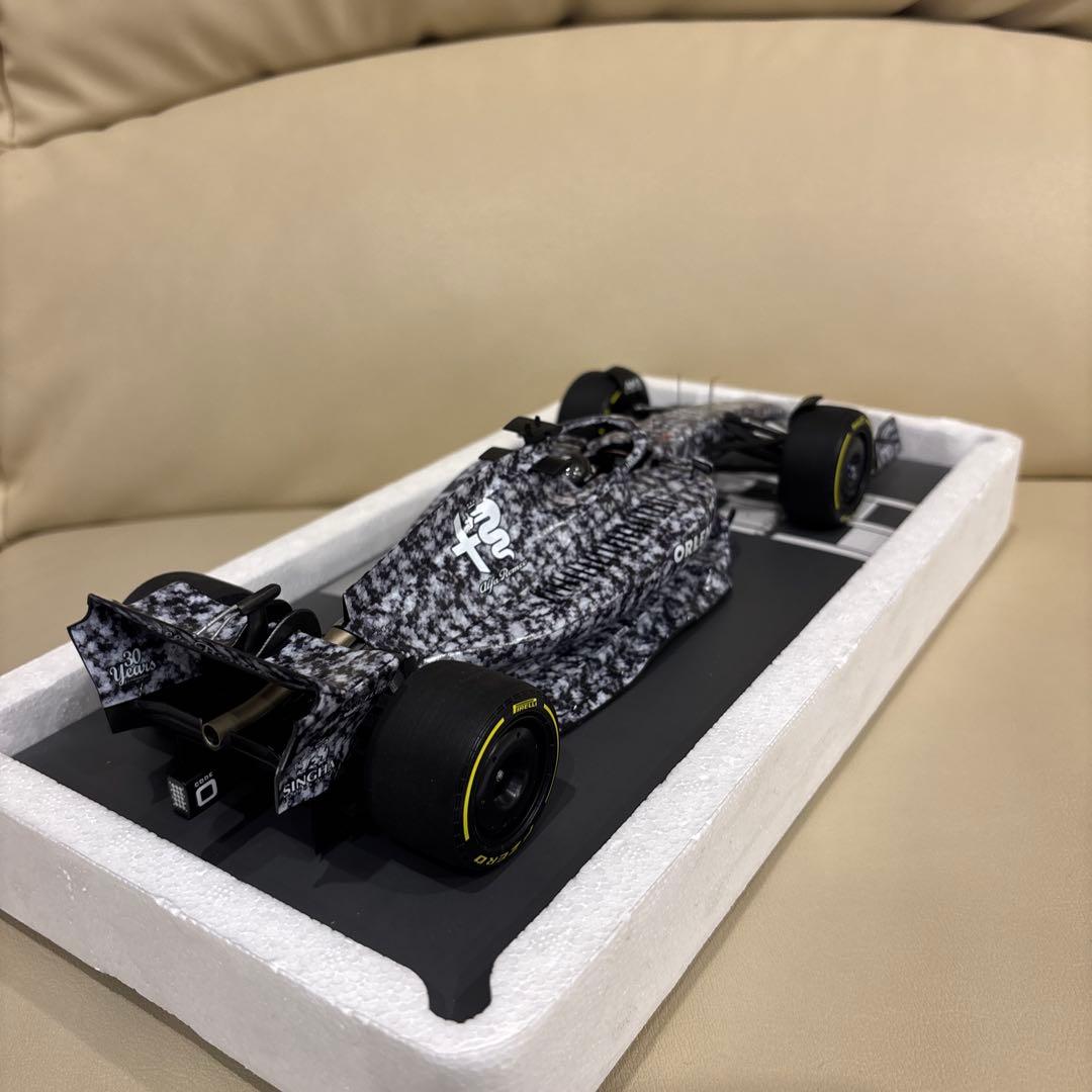 1/18 ミニチャンプス アルファロメオF1 C42 ボッタス