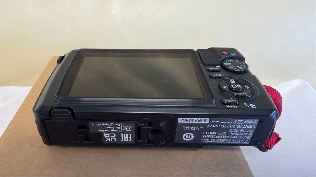 新同品　オリンパスOM TG-7 元箱付&5240円の純正レンズバリア付