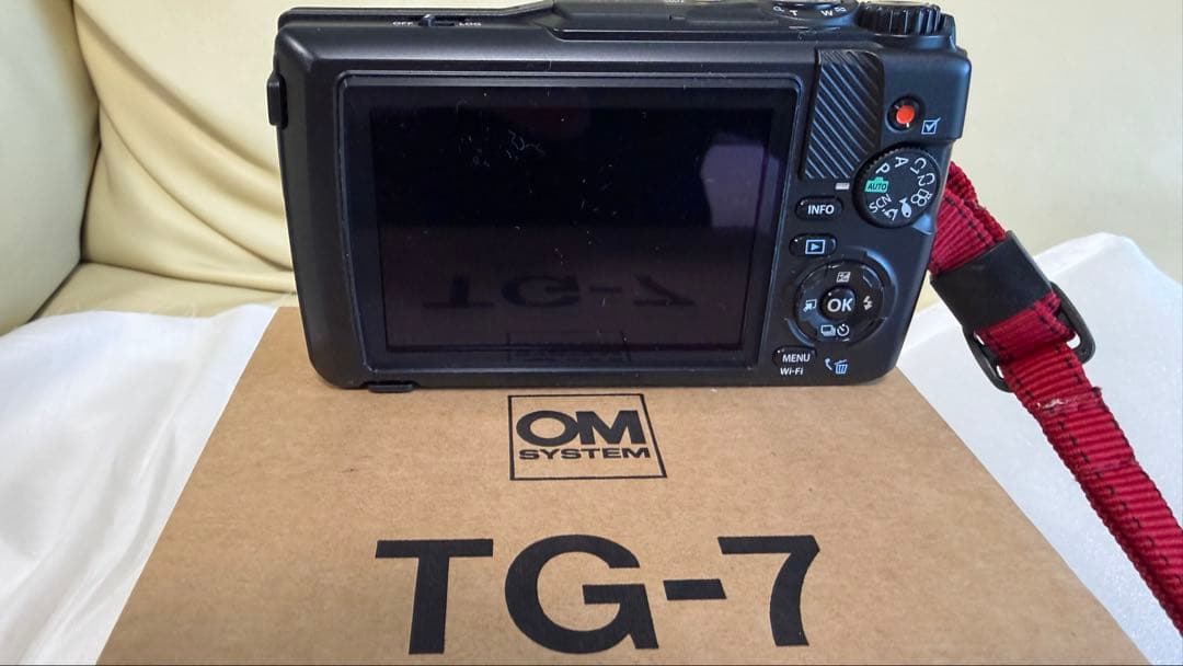 新同品　オリンパスOM TG-7 元箱付&5240円の純正レンズバリア付