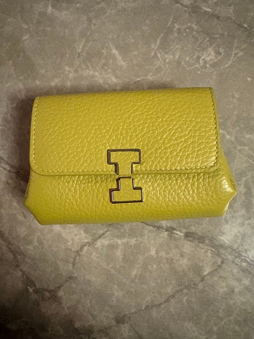 IACUCCI(イアクッチ) アバ ウォレット CERVO イエロー