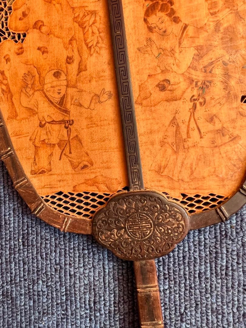 1046  中国美術 唐木造 白檀透彫刻 翡翠 軍配型硯屏 団扇　唐物　時代物