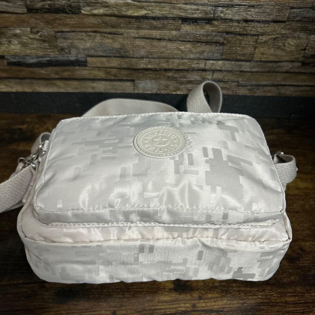 Kipling（キプリング）ABANU M クロスボディバッグ　美品