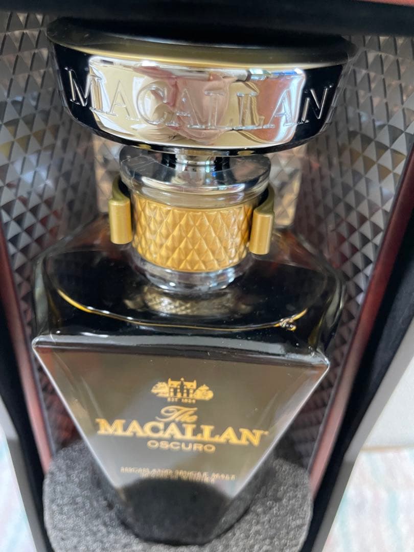 マッカラン ウィスキー　THE MACALLAN OSCURO 1824