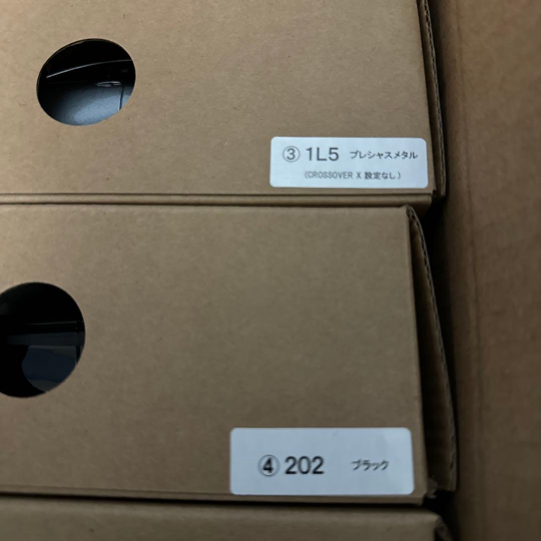 クラウンクロスオーバー　色見本　ミニカー