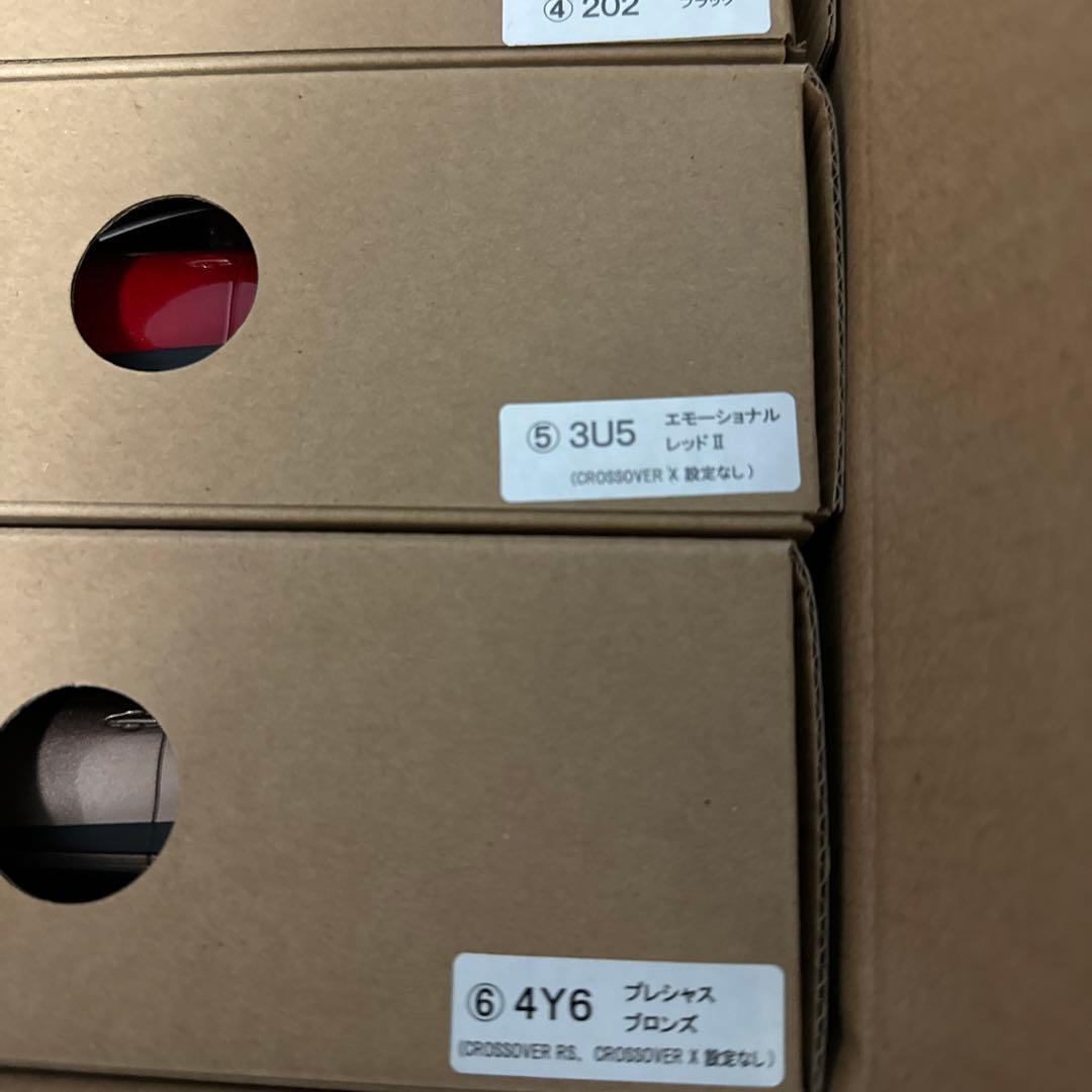 クラウンクロスオーバー　色見本　ミニカー