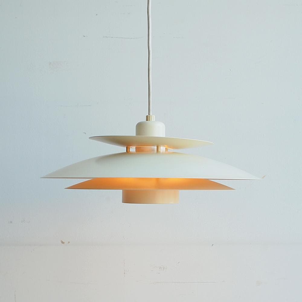 ヤマギワ取扱い デンマーク Horn ペンダントライト PV058W 照明 北欧