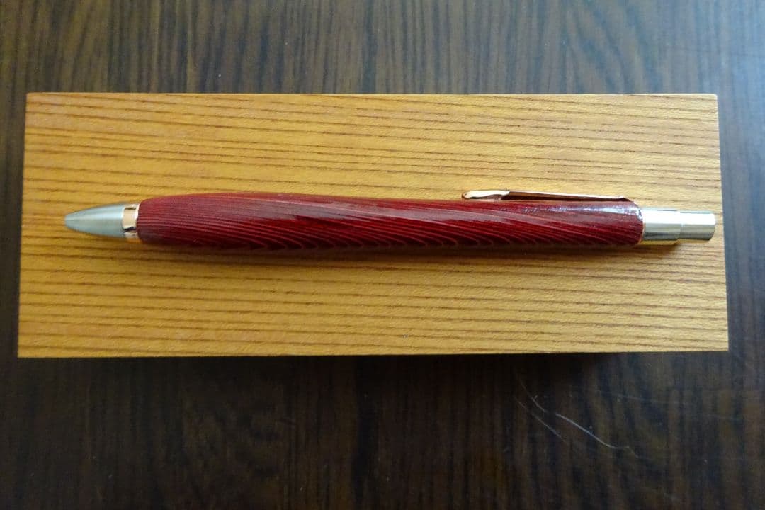 ウッドペンクラフト P01ボールペン　屋久杉・浮造り国産漆「紅燐」