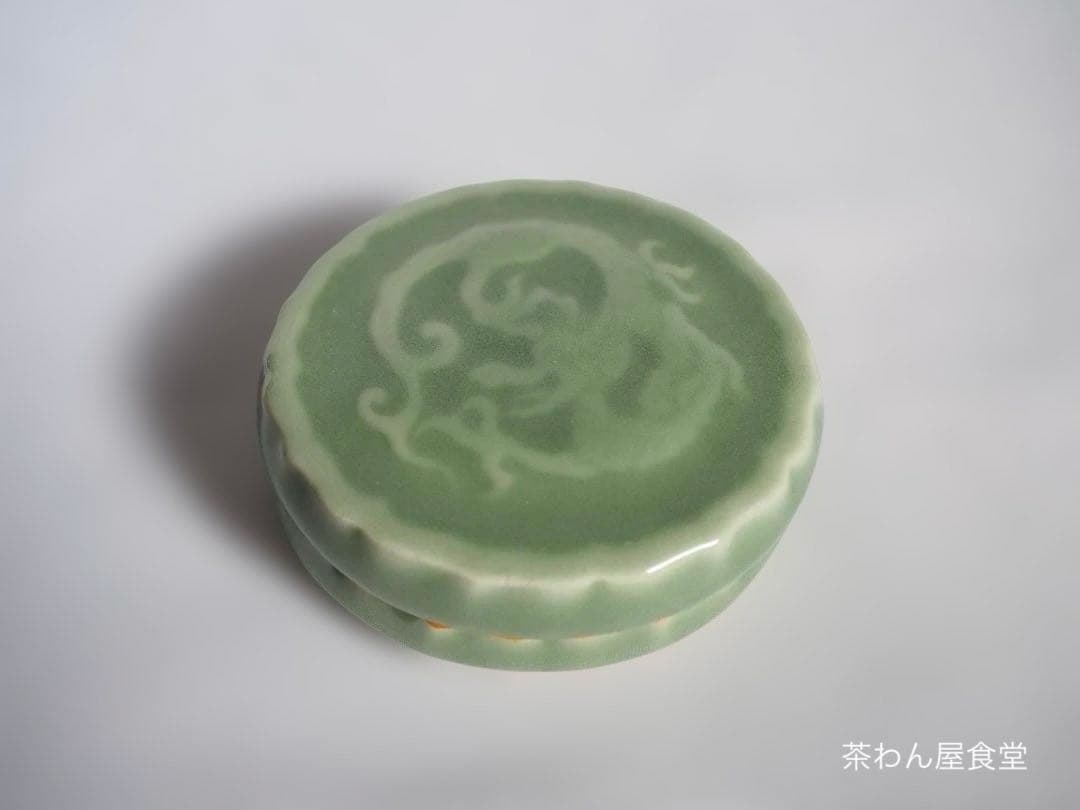 3代伊東陶山『青磁龍鏡香合』（共箱）