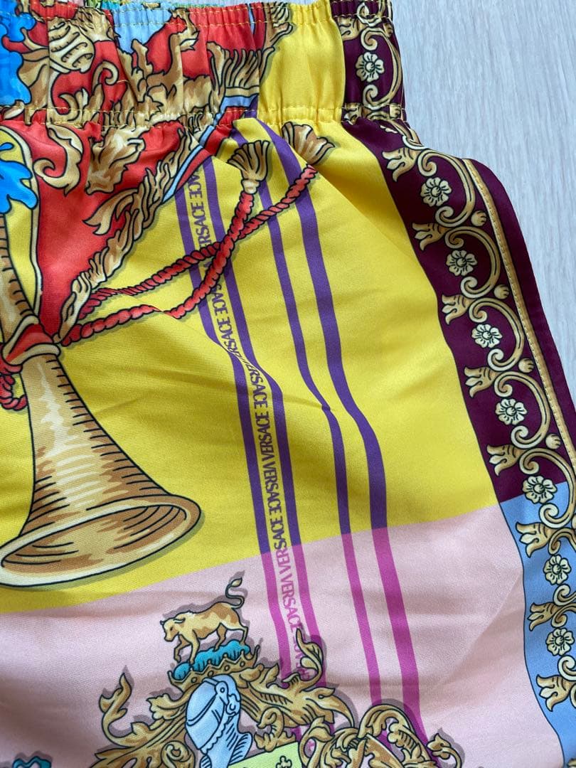 【美品】VERSACE ヴェルサーチェ 総柄 スイムショーツ 水着 S〜M相当